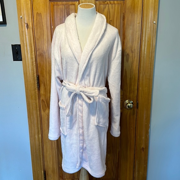 Pink fluffy robe - Picture 1 of 6